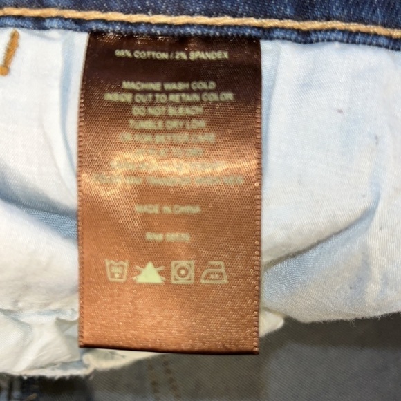 Kut from the Kloth Catherine
Boyfriend Shorts Womens 10
Cotton Stretch 5 Pocket - Picture 5 of 9